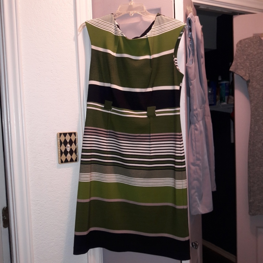 Dress - Picture 4 of 5